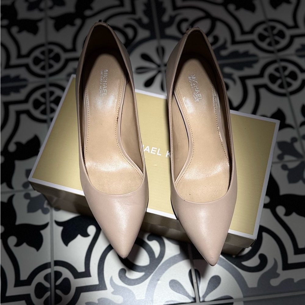 Michael Kors Women's Cream Pumps
